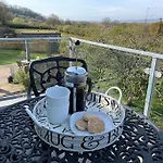 Y Llofft, Llanrhidian, Gower